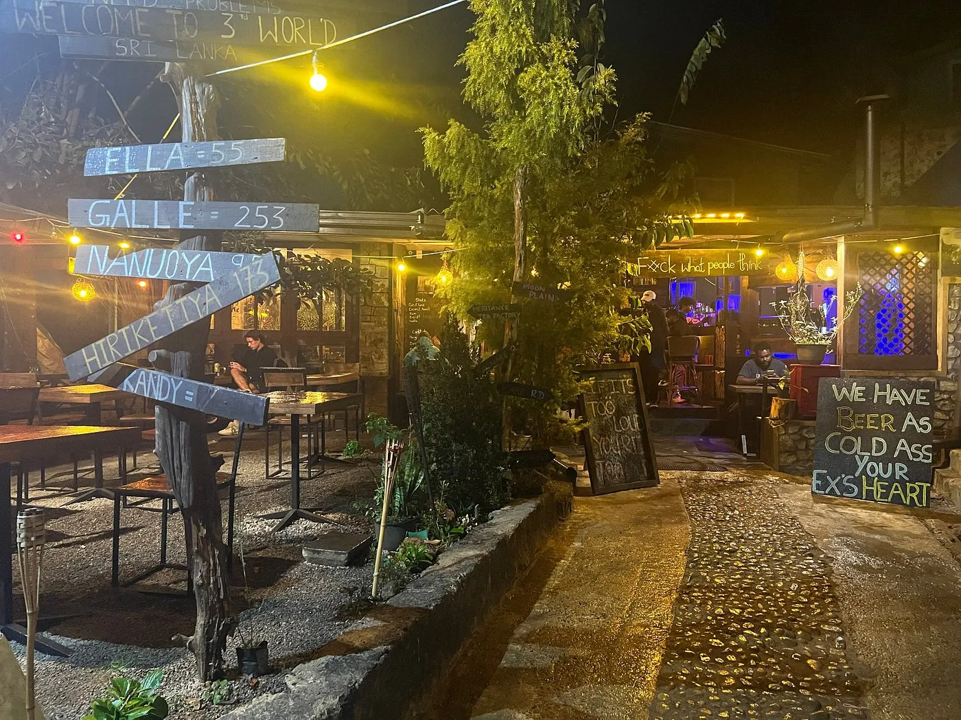 Themparadu, Restaurant in Sri Lanka