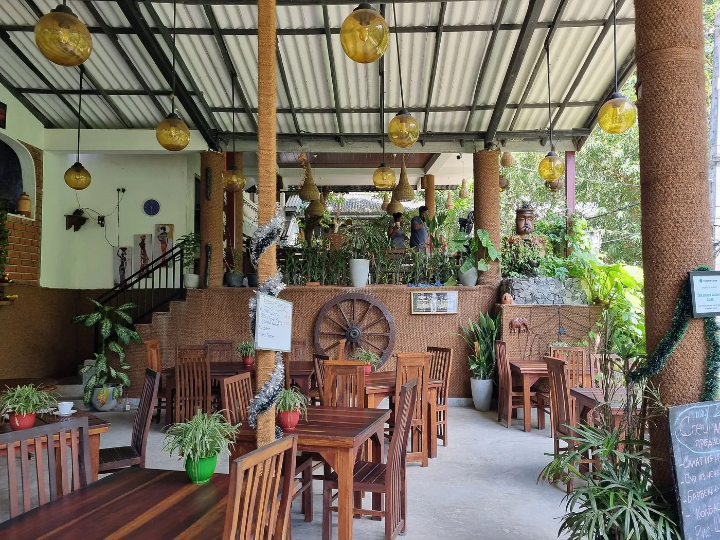 Sea Waves Restaurant, Restaurant in Sri Lanka